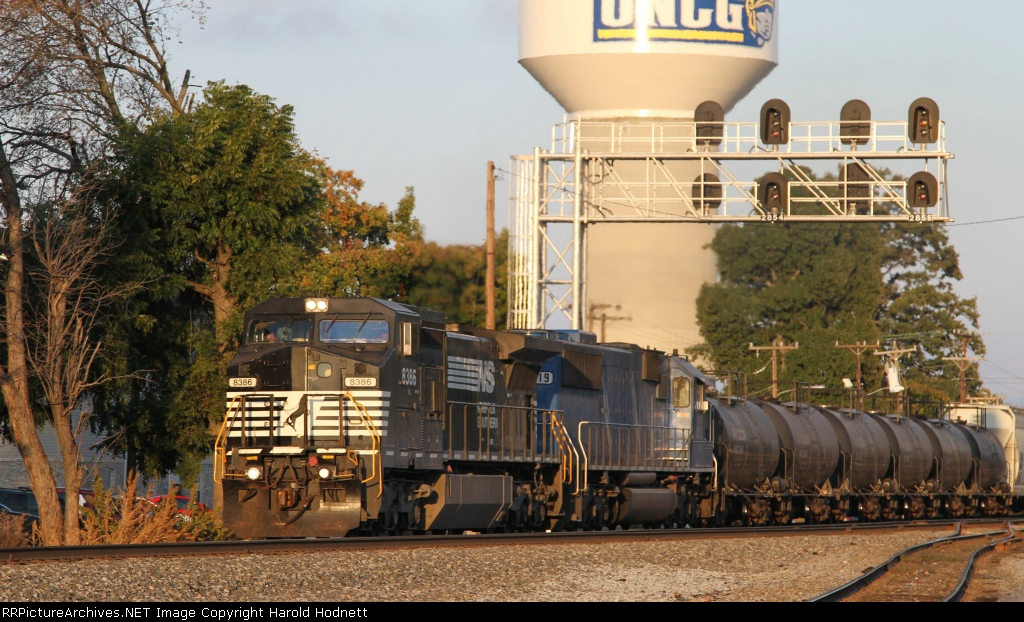 NS 8386 & CEFX 6019 lead train 188 past the signals at Aycock